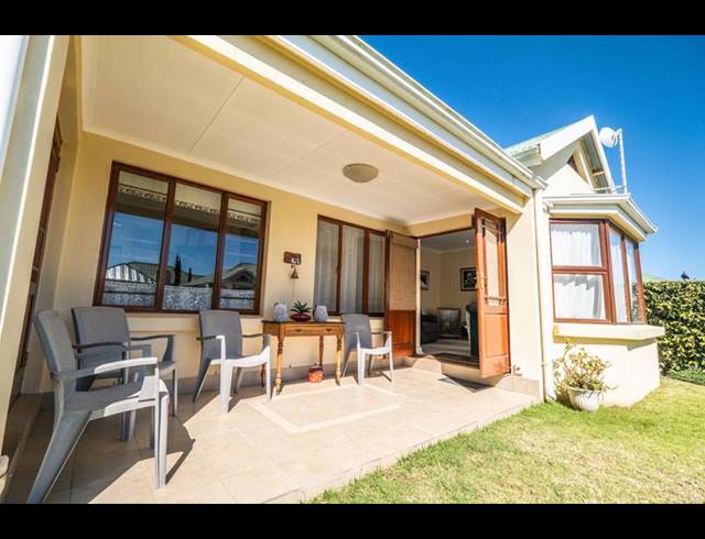 3 BEDROOM TOWNHOUSE FOR SALE IN OATLANDS NORTH